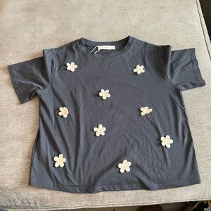 NWOT flower appliqué mango t shirt 🌼